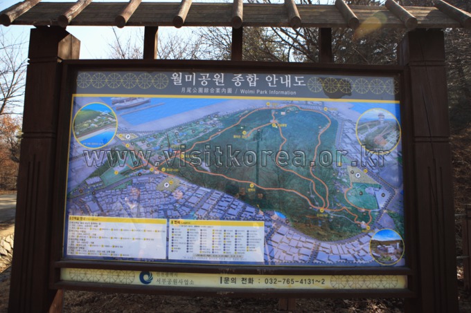 An information board displaying the full map of Wolmi Park.